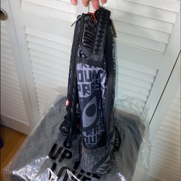 🥳HPx3🎉| Sprayground 🦈 Fiber Optic Light-Show Backpack…🎒 - Picture 3 of 17